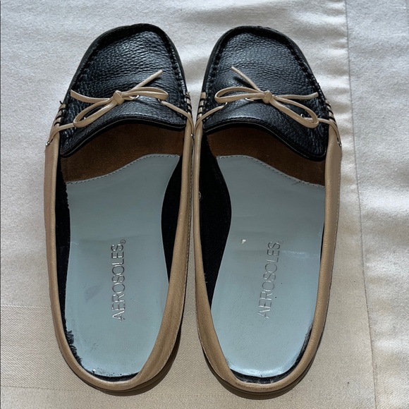 AEROSOLES Black and Tan Bow Loafers - Picture 4 of 6